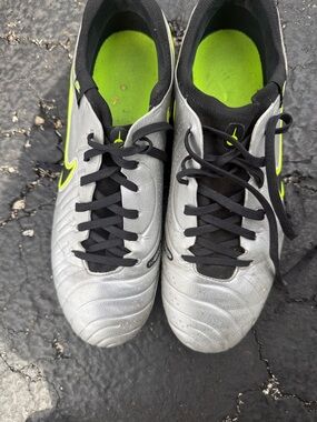 Nike Men’s Athletic Shoes Silver Black Neon Green